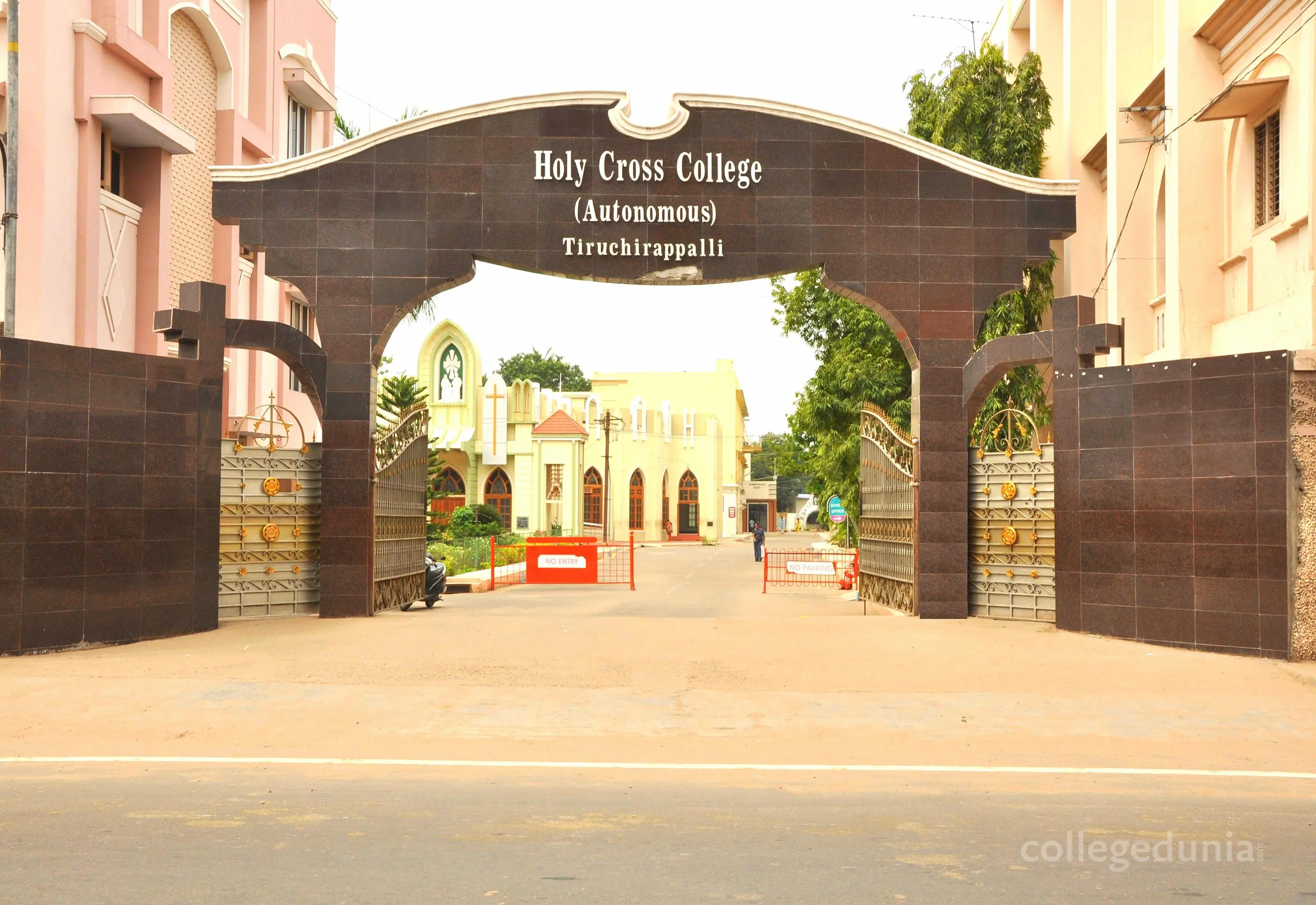 Holy Cross College  (Autonomous) campus